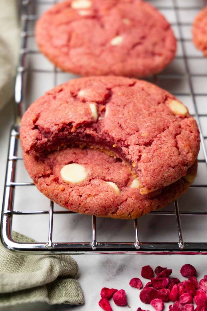 Raspberry cookies and other delicious pink desserts