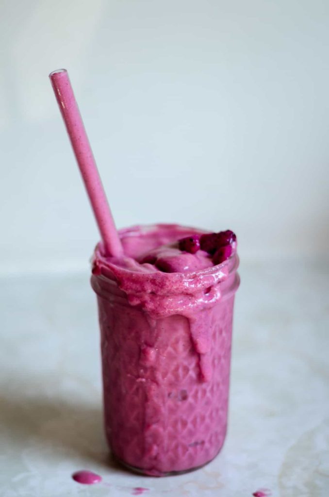 https://growingupbilingual.com/wp-content/uploads/2023/08/dragon-fruit-smoothie-with-mango-7-678x1024.jpg