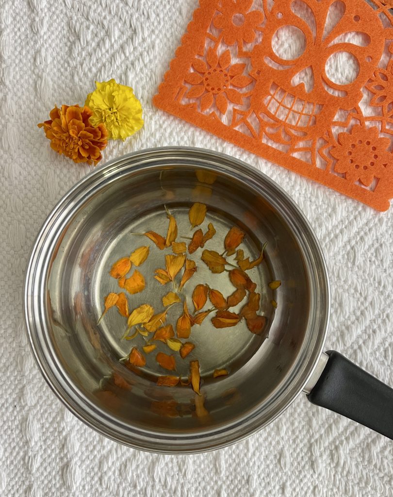 Cooking with marigolds (cempasuchil)