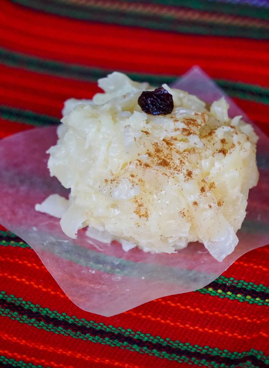 Cocadas reales guatemaltecas, dulce típico guatemalteco de coco rallado con leche