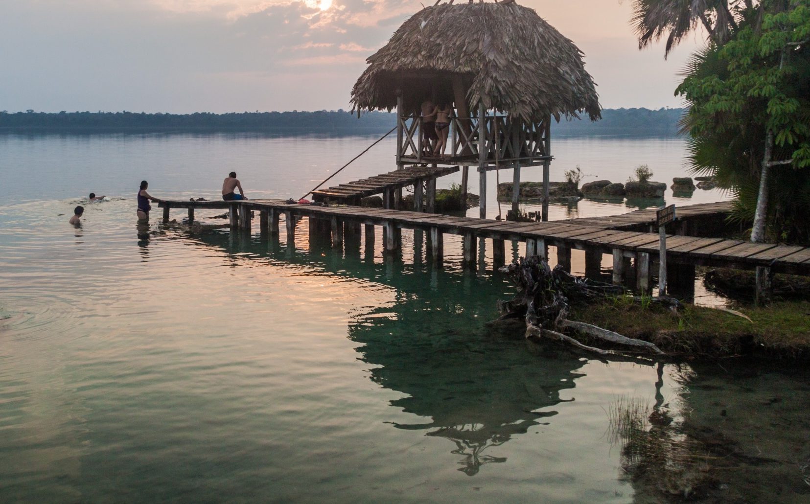 Laguna Lachua pier