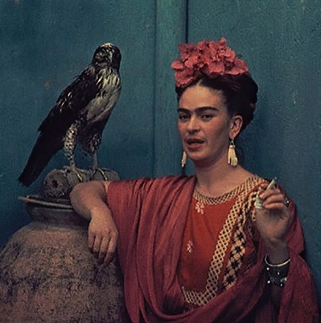 Frida Kahlo and her flower hairdos