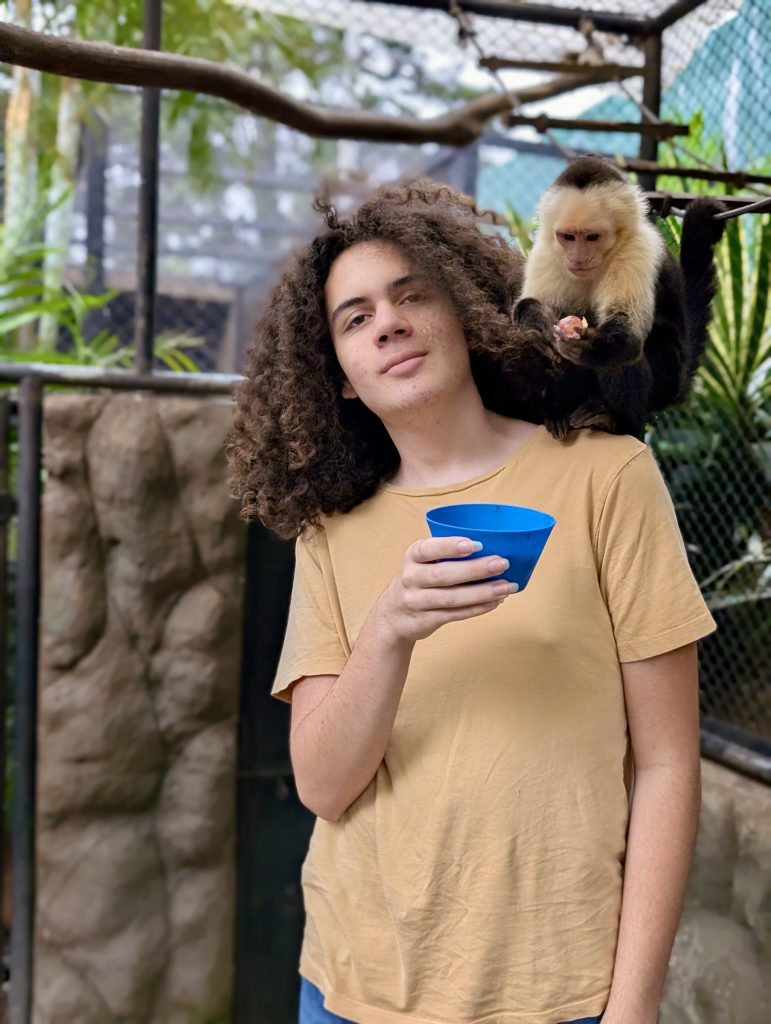 best things to do in Guatemala with kids Restaurante La Finka feeding monkeys