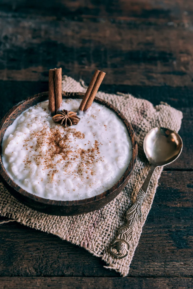Bowl of arroz con leche rice pudding with cinnamon, a Guatemalan dessert