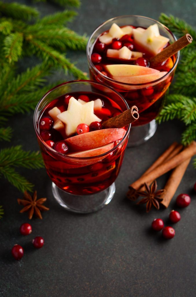 Classic Christmas mulled wine recipe served warm with cinnamon sticks, cranberries, and orange slices
