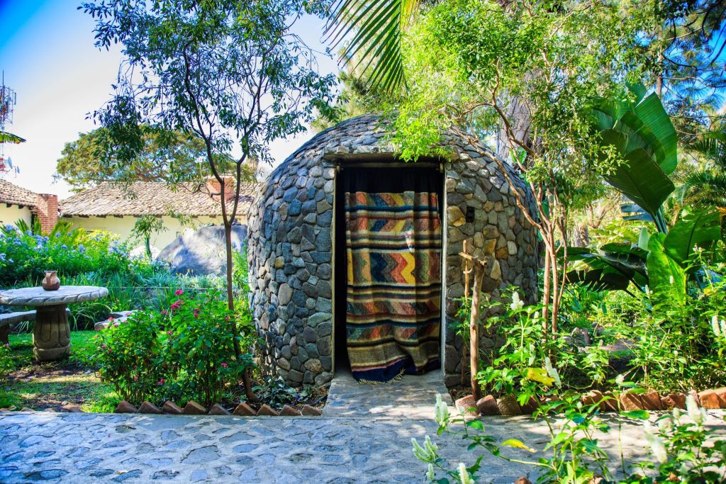 Hotels with temazcal in Atitlán