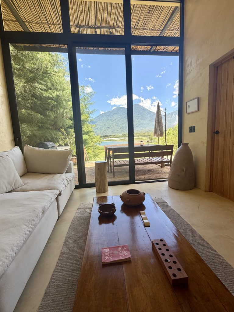 Orilla Casas en Ati family Airbnb in Santiago Atitlán with modern living room and Lake Atitlán volcano views
