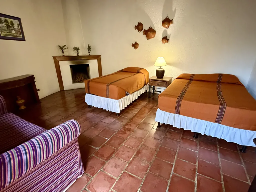 Family friendly room with two beds and fireplace at Hotel Tolimán